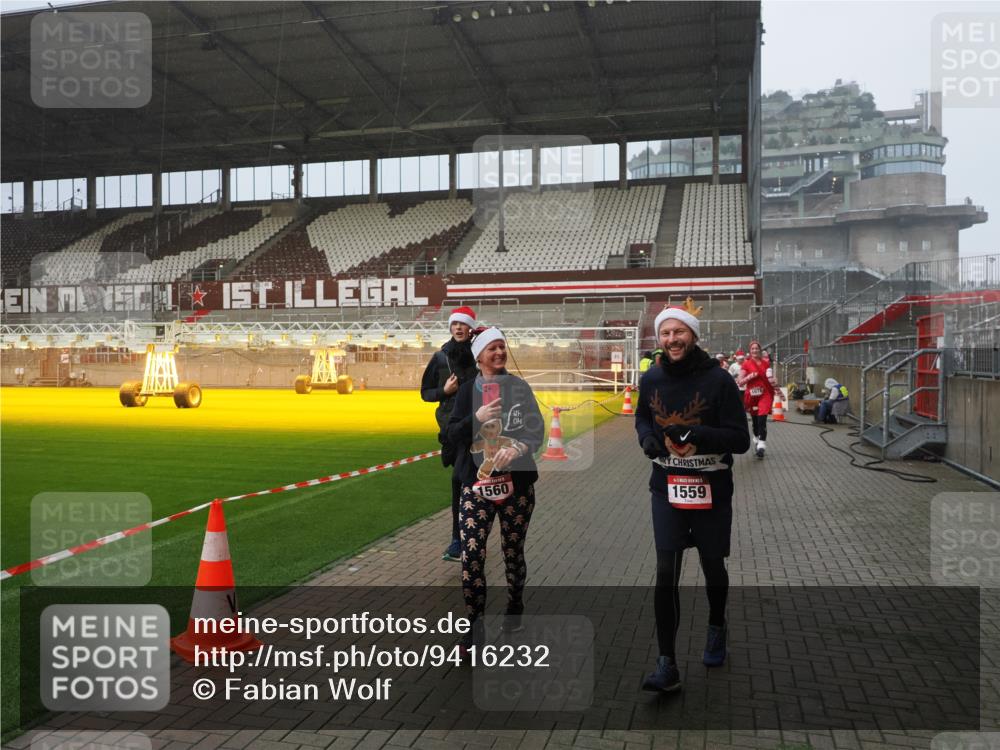 07.12.2025 - St. Pauli X-Mass-Run No. 15 Fabian Wolf http://msf.ph/oto/9416232 07.12.2025 11:08:18 Ziel 100, 396, 446, 629, 635, 758, 1078, 1170, 1559, 1560, 1596, 1706 meine-sportfotos.de