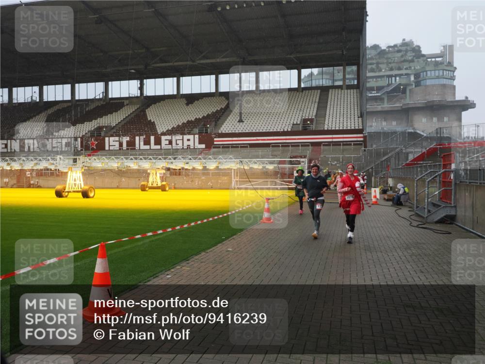 07.12.2025 - St. Pauli X-Mass-Run No. 15 Fabian Wolf http://msf.ph/oto/9416239 07.12.2025 11:08:20 Ziel 100, 396, 446, 758, 784, 1078, 1170, 1559, 1560, 1596, 1706 meine-sportfotos.de