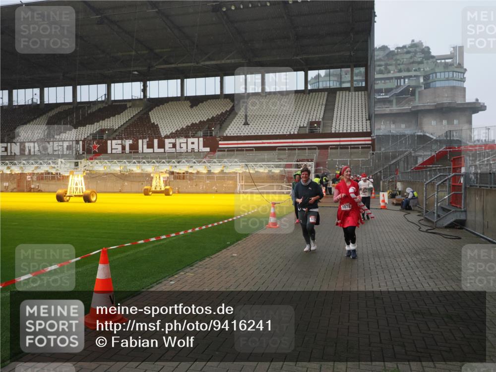 07.12.2025 - St. Pauli X-Mass-Run No. 15 Fabian Wolf http://msf.ph/oto/9416241 07.12.2025 11:08:20 Ziel 100, 396, 446, 758, 784, 1078, 1170, 1559, 1560, 1596, 1706 meine-sportfotos.de