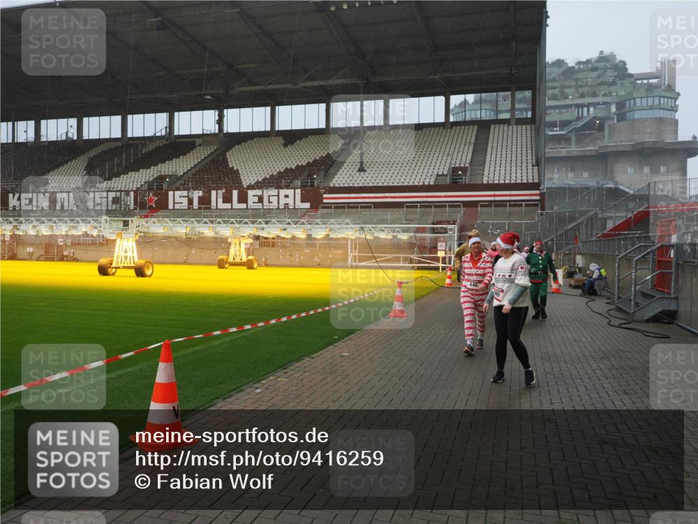 07.12.2025 - St. Pauli X-Mass-Run No. 15 Fabian Wolf http://msf.ph/oto/9416259 07.12.2025 11:08:27 Ziel 100, 152, 155, 166, 396, 446, 758, 784, 1078, 1170, 1184, 1424, 1491, 1559, 1560, 1625, 1706, 2259, 2893, 4584, 4819, 4830 meine-sportfotos.de
