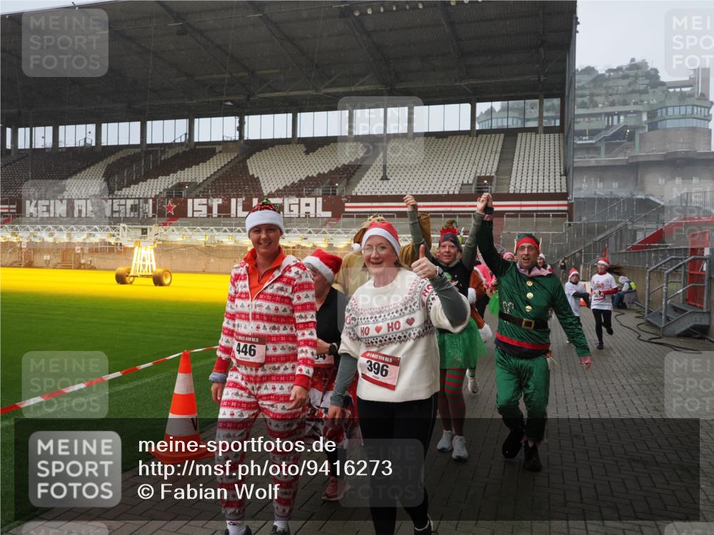 07.12.2025 - St. Pauli X-Mass-Run No. 15 Fabian Wolf http://msf.ph/oto/9416273 07.12.2025 11:08:31 Ziel 152, 155, 166, 396, 446, 758, 784, 1078, 1170, 1184, 1424, 1491, 1625, 1706, 2259, 2893, 4584, 4819, 4830 meine-sportfotos.de