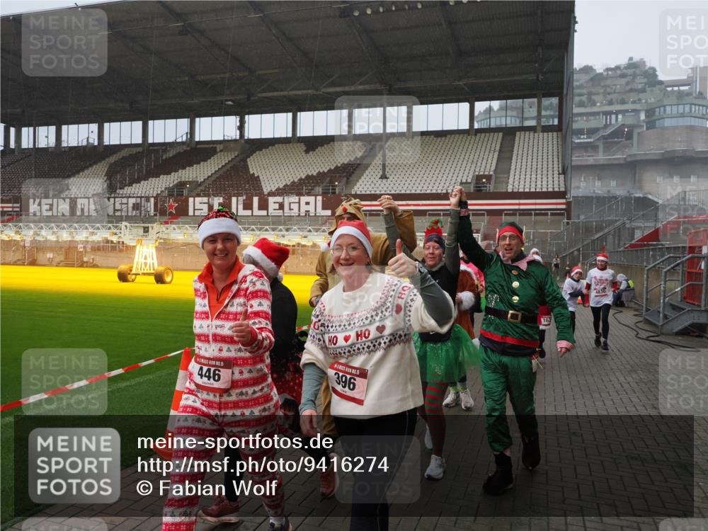 07.12.2025 - St. Pauli X-Mass-Run No. 15 Fabian Wolf http://msf.ph/oto/9416274 07.12.2025 11:08:31 Ziel 152, 155, 166, 396, 446, 758, 784, 1078, 1170, 1184, 1424, 1491, 1625, 1706, 2259, 2893, 4584, 4819, 4830 meine-sportfotos.de