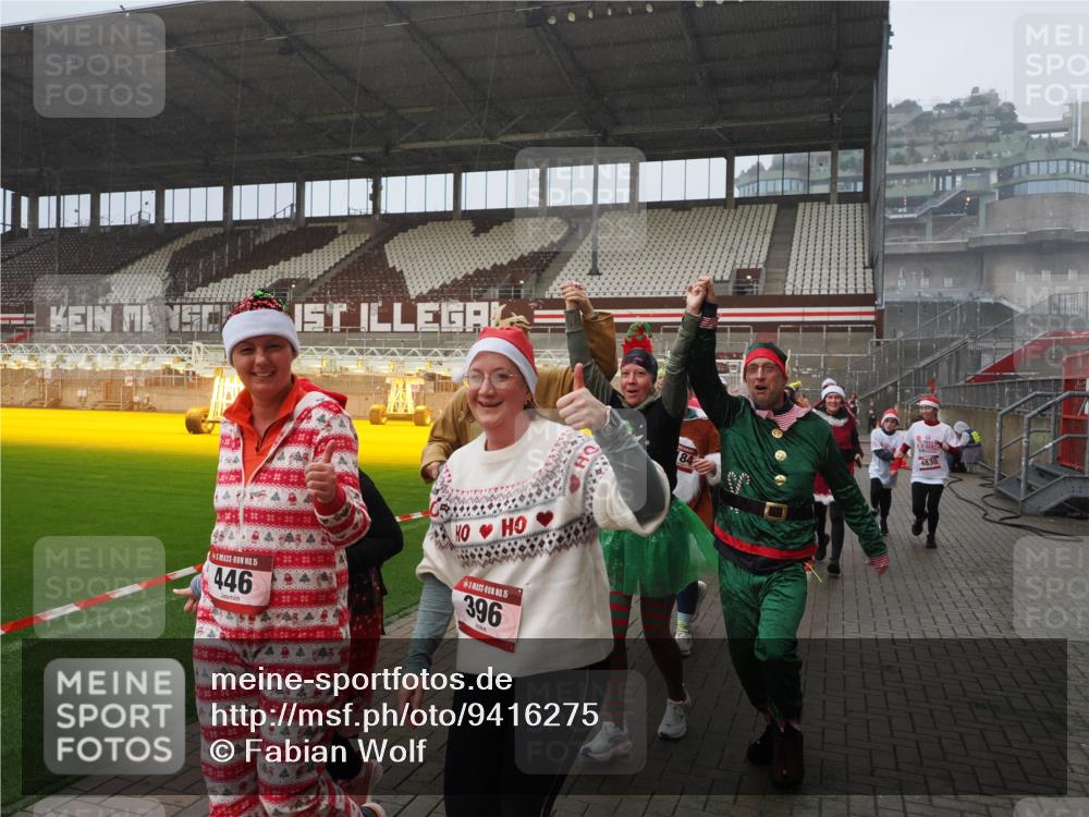07.12.2025 - St. Pauli X-Mass-Run No. 15 Fabian Wolf http://msf.ph/oto/9416275 07.12.2025 11:08:31 Ziel 152, 155, 166, 396, 446, 758, 784, 1078, 1170, 1184, 1424, 1491, 1625, 1706, 2259, 2893, 4584, 4819, 4830 meine-sportfotos.de