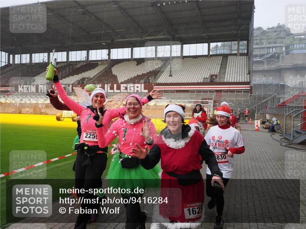 07.12.2025 - St. Pauli X-Mass-Run No. 15 Fabian Wolf http://msf.ph/oto/9416284 07.12.2025 11:08:34 Ziel 152, 155, 166, 396, 446, 758, 784, 1184, 1424, 1491, 1625, 1706, 2259, 2893, 4584, 4819, 4830 meine-sportfotos.de
