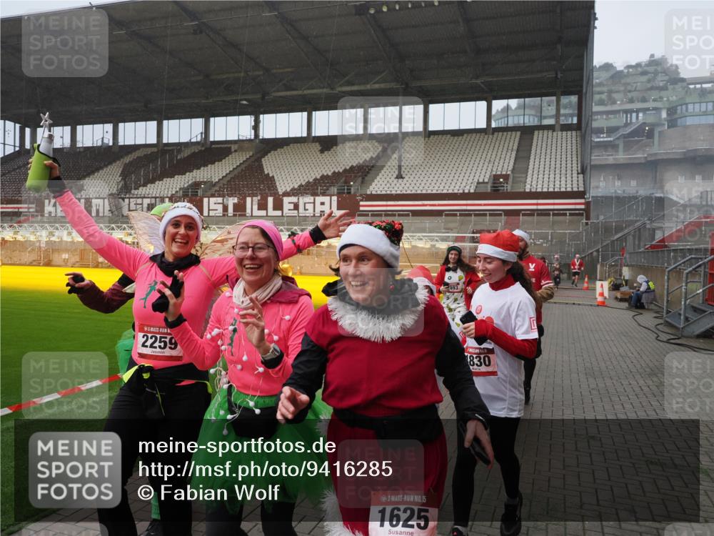 07.12.2025 - St. Pauli X-Mass-Run No. 15 Fabian Wolf http://msf.ph/oto/9416285 07.12.2025 11:08:34 Ziel 152, 155, 166, 396, 446, 758, 784, 1184, 1424, 1491, 1625, 1706, 2259, 2893, 4584, 4819, 4830 meine-sportfotos.de