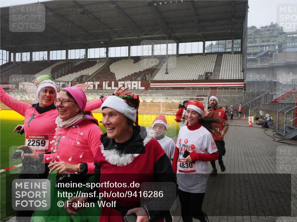 07.12.2025 - St. Pauli X-Mass-Run No. 15 Fabian Wolf http://msf.ph/oto/9416286 07.12.2025 11:08:34 Ziel 152, 155, 166, 396, 446, 758, 784, 1184, 1424, 1491, 1625, 1706, 2259, 2893, 4584, 4819, 4830 meine-sportfotos.de