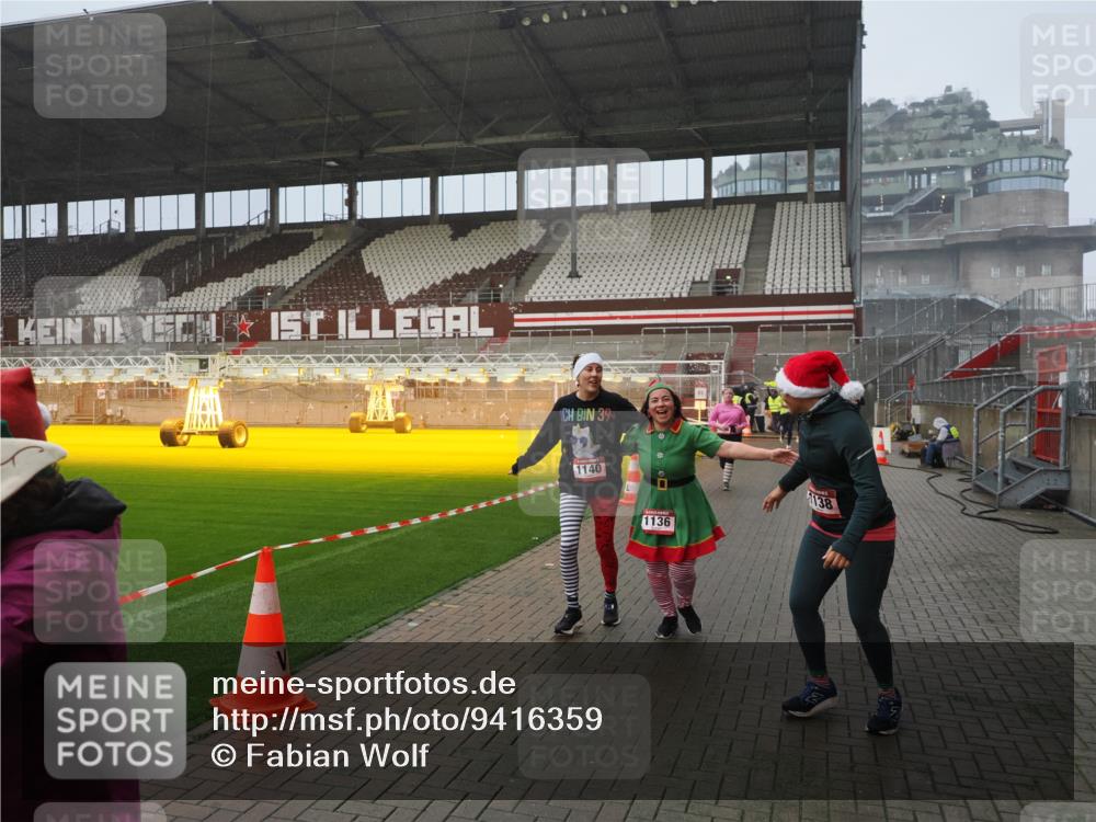 07.12.2025 - St. Pauli X-Mass-Run No. 15 Fabian Wolf http://msf.ph/oto/9416359 07.12.2025 11:09:07 Ziel 335, 338, 341, 495, 496, 558, 619, 1136, 1138, 1140, 1205, 1211, 1260, 1502, 1511, 1574, 2070, 2879, 2898 meine-sportfotos.de