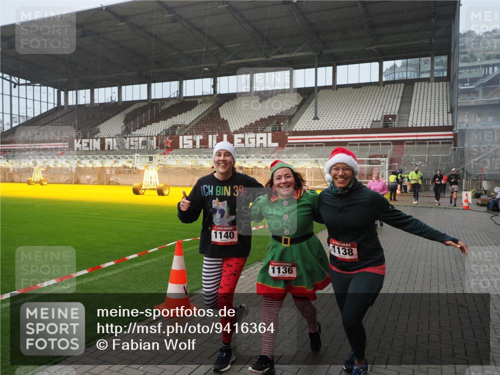 07.12.2025 - St. Pauli X-Mass-Run No. 15 Fabian Wolf http://msf.ph/oto/9416364 07.12.2025 11:09:09 Ziel 44, 51, 335, 338, 341, 495, 496, 558, 619, 1136, 1138, 1140, 1205, 1211, 1260, 1502, 1511, 1574 meine-sportfotos.de