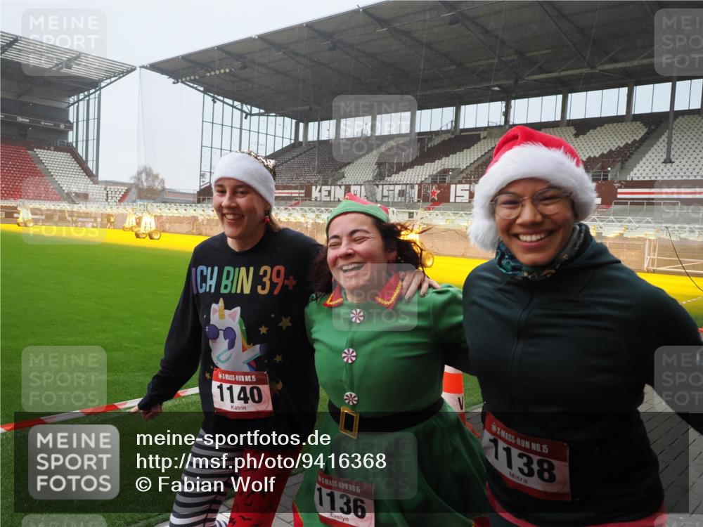 07.12.2025 - St. Pauli X-Mass-Run No. 15 Fabian Wolf http://msf.ph/oto/9416368 07.12.2025 11:09:10 Ziel 44, 51, 335, 338, 341, 495, 496, 558, 619, 1136, 1138, 1140, 1205, 1211, 1260, 1574 meine-sportfotos.de