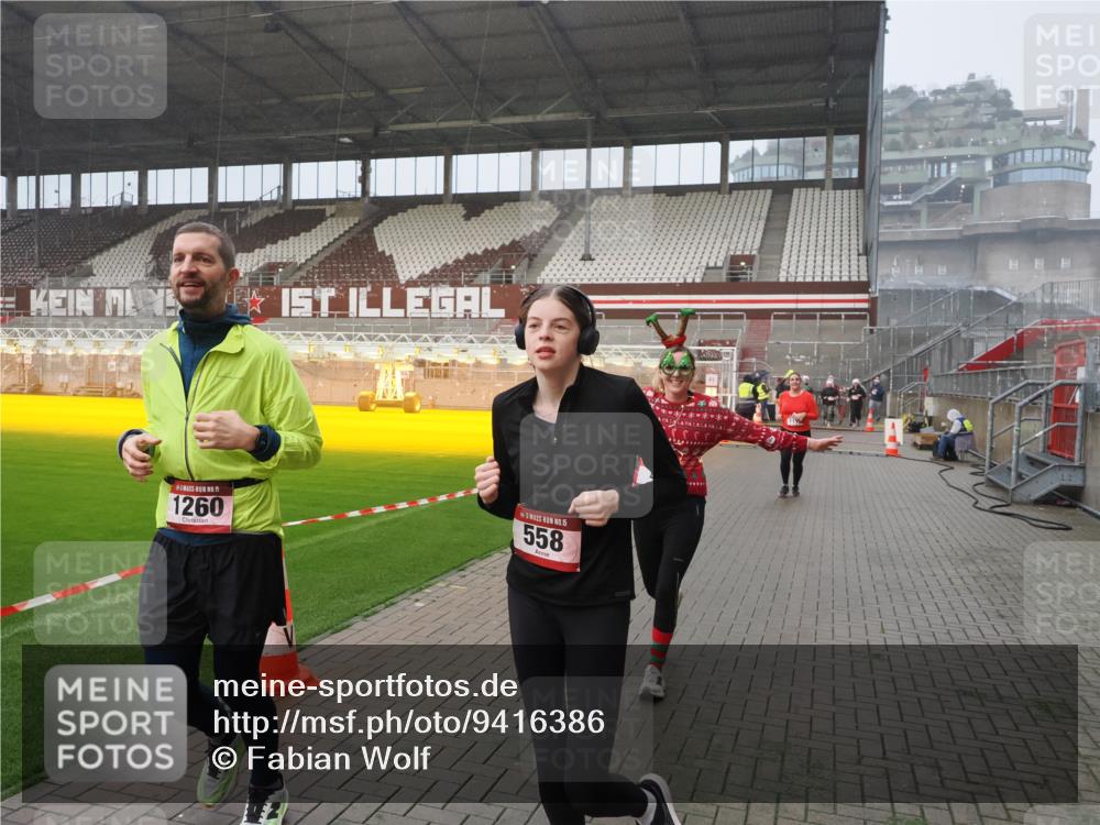07.12.2025 - St. Pauli X-Mass-Run No. 15 Fabian Wolf http://msf.ph/oto/9416386 07.12.2025 11:09:17 Ziel 44, 51, 558, 1110, 1136, 1138, 1140, 1260, 1574 meine-sportfotos.de