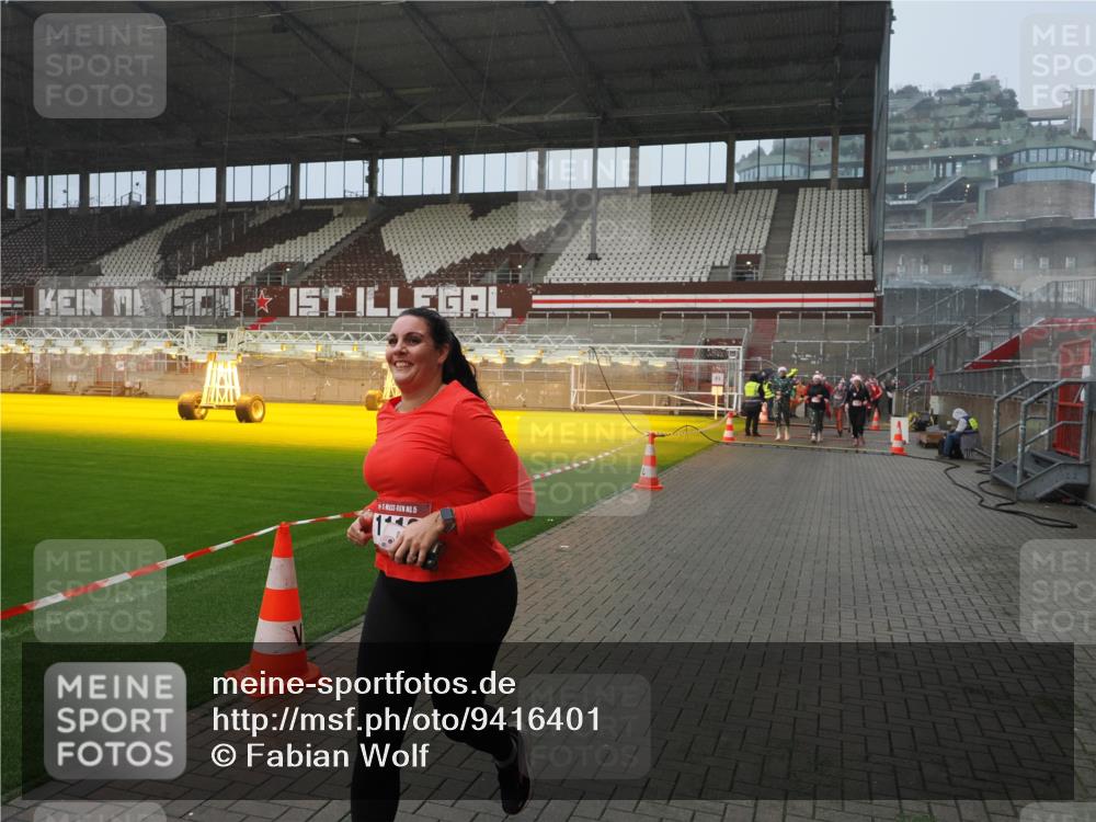 07.12.2025 - St. Pauli X-Mass-Run No. 15 Fabian Wolf http://msf.ph/oto/9416401 07.12.2025 11:09:21 Ziel 44, 51, 558, 971, 1110, 1260, 1463, 1477, 1574, 1641, 1851, 3151 meine-sportfotos.de