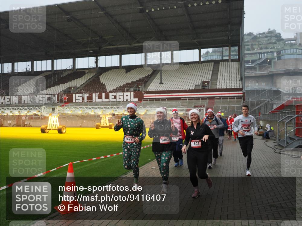 07.12.2025 - St. Pauli X-Mass-Run No. 15 Fabian Wolf http://msf.ph/oto/9416407 07.12.2025 11:09:28 Ziel 44, 51, 59, 66, 266, 330, 971, 1084, 1110, 1463, 1477, 1641, 1851, 1870, 1945, 1974, 2042, 3151, 4190, 4191 meine-sportfotos.de