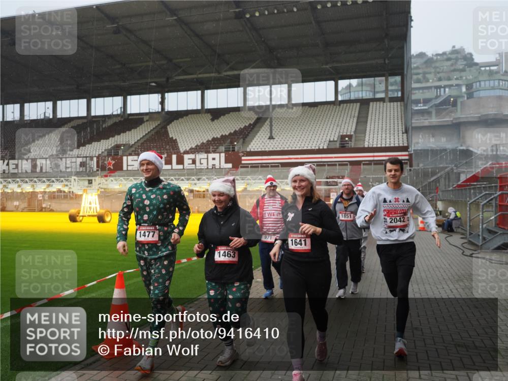 07.12.2025 - St. Pauli X-Mass-Run No. 15 Fabian Wolf http://msf.ph/oto/9416410 07.12.2025 11:09:29 Ziel 59, 66, 266, 330, 971, 1084, 1110, 1463, 1477, 1641, 1851, 1870, 1945, 1974, 2042, 3151, 4190, 4191 meine-sportfotos.de