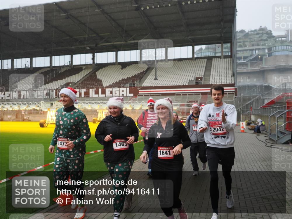 07.12.2025 - St. Pauli X-Mass-Run No. 15 Fabian Wolf http://msf.ph/oto/9416411 07.12.2025 11:09:29 Ziel 59, 66, 266, 330, 971, 1084, 1110, 1463, 1477, 1641, 1851, 1870, 1945, 1974, 2042, 3151, 4190, 4191 meine-sportfotos.de
