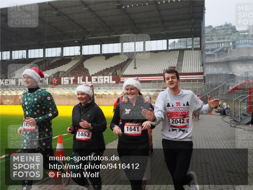 07.12.2025 - St. Pauli X-Mass-Run No. 15 Fabian Wolf http://msf.ph/oto/9416412 07.12.2025 11:09:29 Ziel 59, 66, 266, 330, 971, 1084, 1110, 1463, 1477, 1641, 1851, 1870, 1945, 1974, 2042, 3151, 4190, 4191 meine-sportfotos.de
