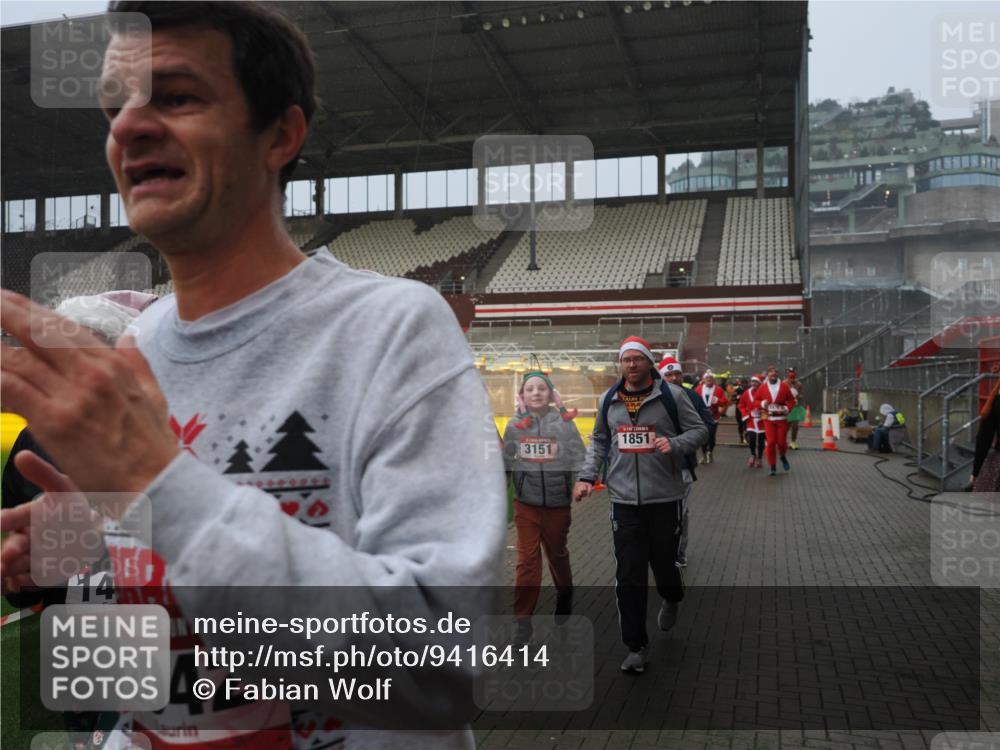 07.12.2025 - St. Pauli X-Mass-Run No. 15 Fabian Wolf http://msf.ph/oto/9416414 07.12.2025 11:09:30 Ziel 59, 66, 266, 330, 971, 1084, 1110, 1463, 1477, 1641, 1851, 1870, 1945, 1974, 2042, 3151, 4190, 4191 meine-sportfotos.de