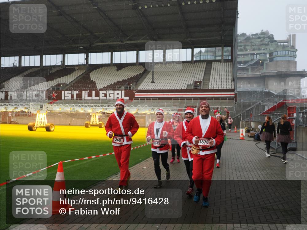07.12.2025 - St. Pauli X-Mass-Run No. 15 Fabian Wolf http://msf.ph/oto/9416428 07.12.2025 11:09:34 Ziel 59, 66, 266, 330, 971, 1084, 1463, 1477, 1579, 1582, 1641, 1851, 1870, 1945, 1974, 2042, 3151, 4190, 4191 meine-sportfotos.de