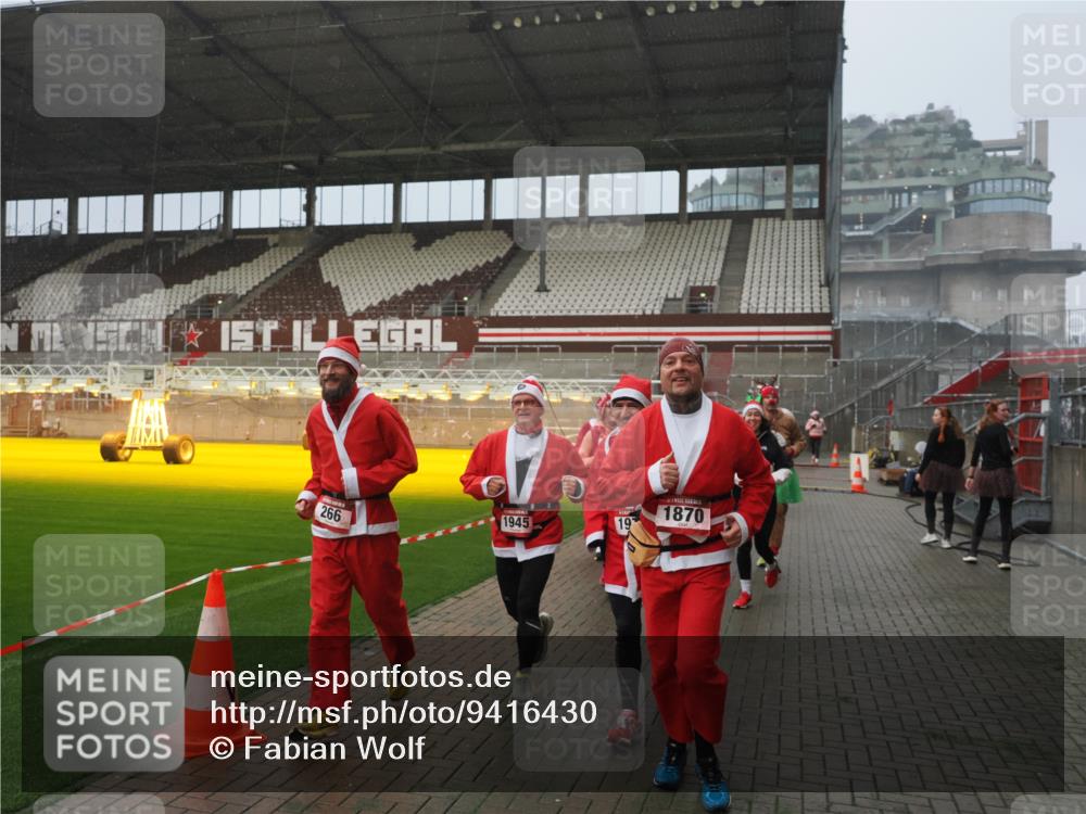 07.12.2025 - St. Pauli X-Mass-Run No. 15 Fabian Wolf http://msf.ph/oto/9416430 07.12.2025 11:09:35 Ziel 59, 66, 266, 330, 971, 1084, 1463, 1477, 1579, 1582, 1641, 1851, 1870, 1945, 1974, 2042, 3151, 4190, 4191 meine-sportfotos.de