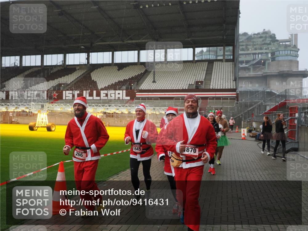 07.12.2025 - St. Pauli X-Mass-Run No. 15 Fabian Wolf http://msf.ph/oto/9416431 07.12.2025 11:09:35 Ziel 59, 66, 266, 330, 971, 1084, 1463, 1477, 1579, 1582, 1641, 1851, 1870, 1945, 1974, 2042, 3151, 4190, 4191 meine-sportfotos.de