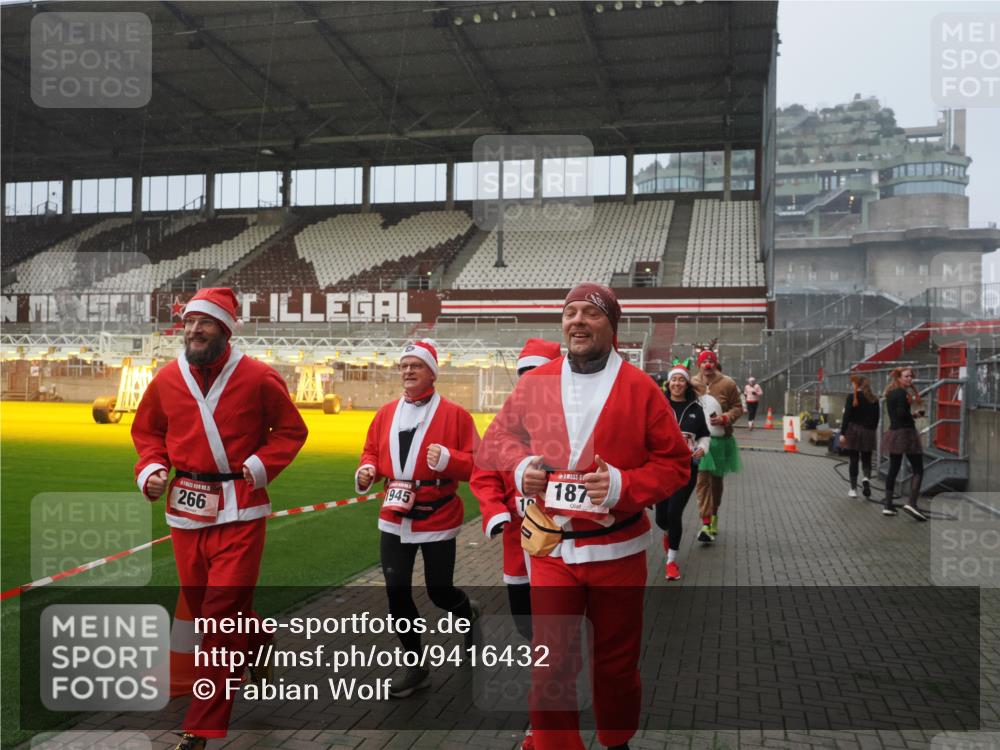 07.12.2025 - St. Pauli X-Mass-Run No. 15 Fabian Wolf http://msf.ph/oto/9416432 07.12.2025 11:09:35 Ziel 59, 66, 266, 330, 971, 1084, 1463, 1477, 1579, 1582, 1641, 1851, 1870, 1945, 1974, 2042, 3151, 4190, 4191 meine-sportfotos.de