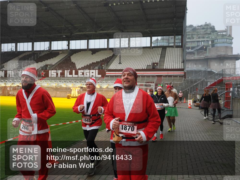 07.12.2025 - St. Pauli X-Mass-Run No. 15 Fabian Wolf http://msf.ph/oto/9416433 07.12.2025 11:09:35 Ziel 59, 66, 266, 330, 971, 1084, 1463, 1477, 1579, 1582, 1641, 1851, 1870, 1945, 1974, 2042, 3151, 4190, 4191 meine-sportfotos.de