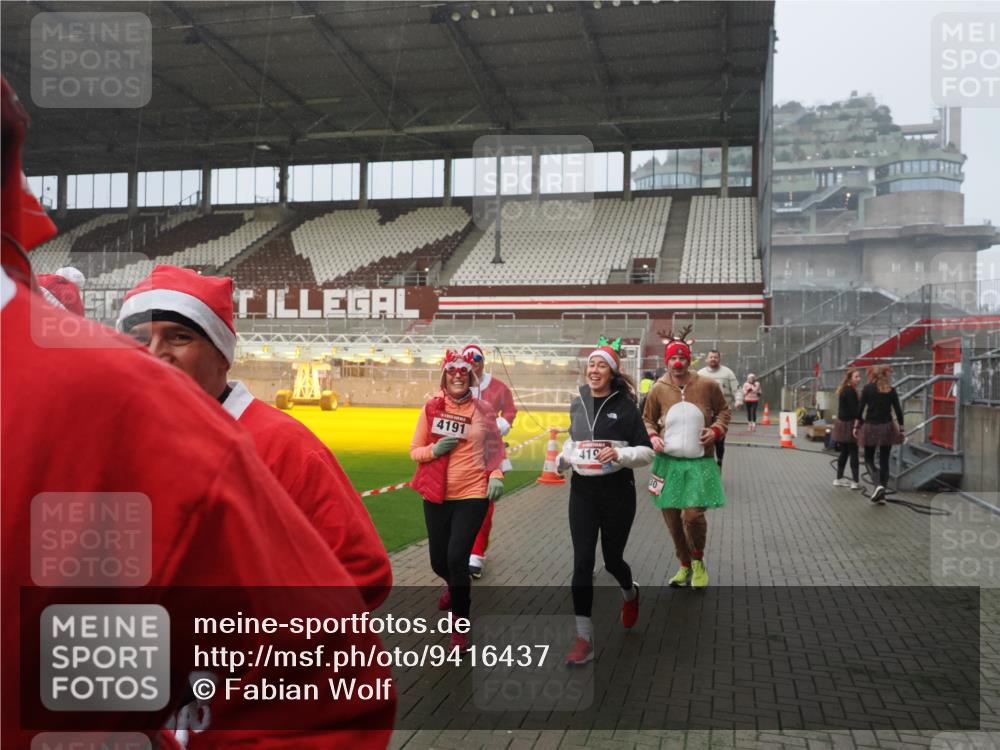 07.12.2025 - St. Pauli X-Mass-Run No. 15 Fabian Wolf http://msf.ph/oto/9416437 07.12.2025 11:09:36 Ziel 59, 66, 266, 330, 971, 1084, 1463, 1477, 1579, 1582, 1641, 1851, 1870, 1945, 1974, 2042, 3151, 4190, 4191 meine-sportfotos.de
