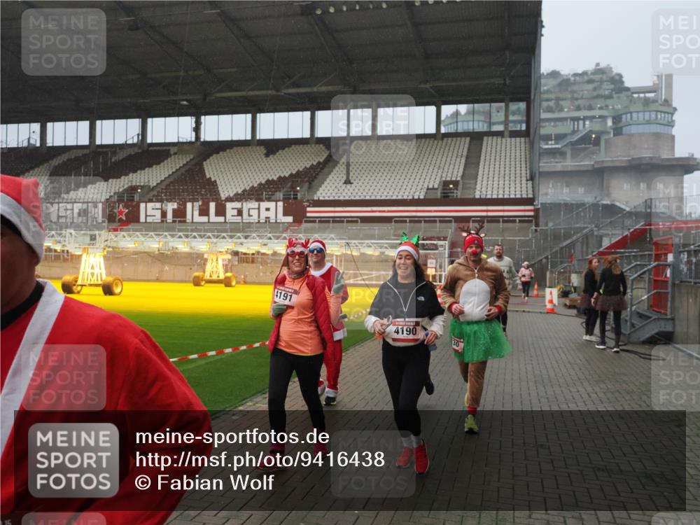 07.12.2025 - St. Pauli X-Mass-Run No. 15 Fabian Wolf http://msf.ph/oto/9416438 07.12.2025 11:09:36 Ziel 59, 66, 266, 330, 971, 1084, 1463, 1477, 1579, 1582, 1641, 1851, 1870, 1945, 1974, 2042, 3151, 4190, 4191 meine-sportfotos.de