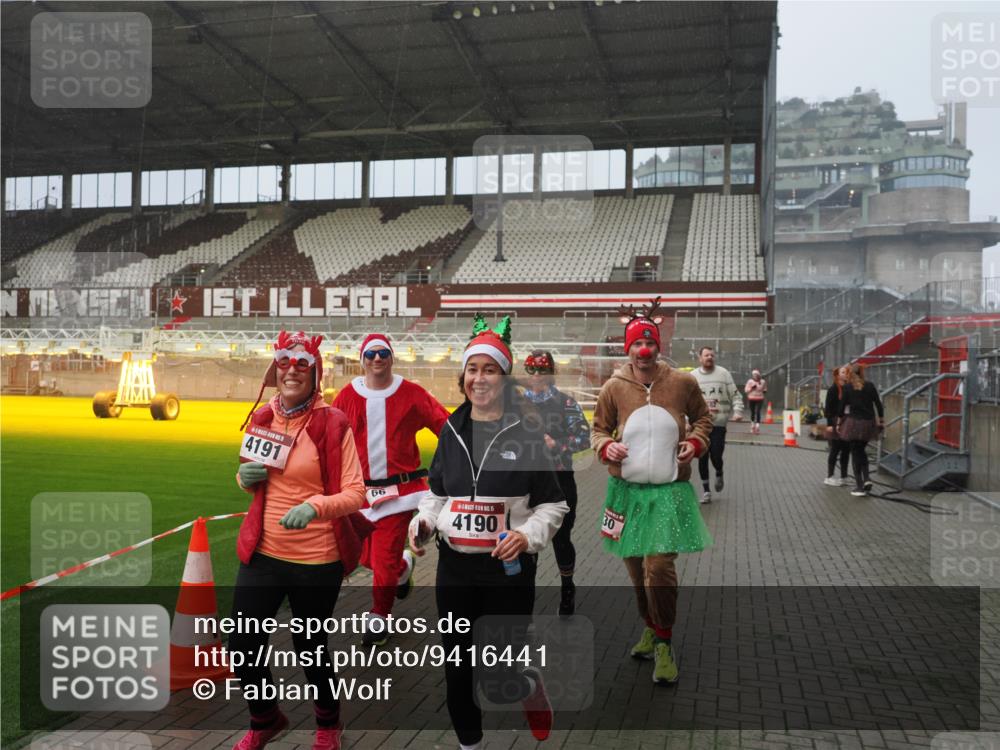 07.12.2025 - St. Pauli X-Mass-Run No. 15 Fabian Wolf http://msf.ph/oto/9416441 07.12.2025 11:09:37 Ziel 59, 66, 266, 330, 814, 971, 1084, 1157, 1463, 1477, 1579, 1582, 1641, 1851, 1870, 1945, 1974, 2042, 3151, 4190, 4191 meine-sportfotos.de