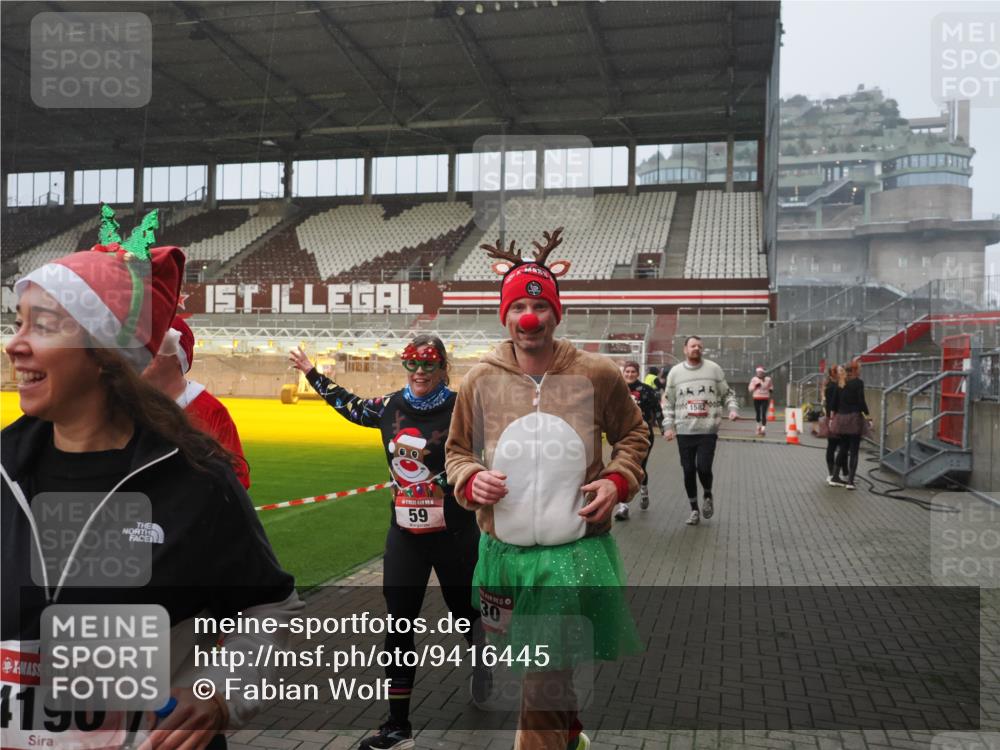 07.12.2025 - St. Pauli X-Mass-Run No. 15 Fabian Wolf http://msf.ph/oto/9416445 07.12.2025 11:09:38 Ziel 59, 66, 266, 330, 814, 971, 1084, 1157, 1463, 1477, 1579, 1582, 1641, 1851, 1870, 1945, 1974, 2042, 3151, 4190, 4191 meine-sportfotos.de
