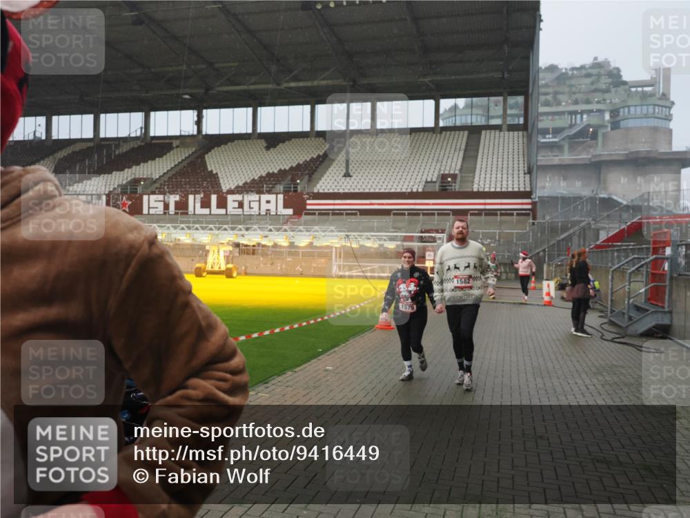 07.12.2025 - St. Pauli X-Mass-Run No. 15 Fabian Wolf http://msf.ph/oto/9416449 07.12.2025 11:09:39 Ziel 59, 66, 266, 330, 814, 971, 1084, 1157, 1463, 1477, 1579, 1582, 1641, 1851, 1870, 1945, 1974, 2042, 3151, 4190, 4191 meine-sportfotos.de
