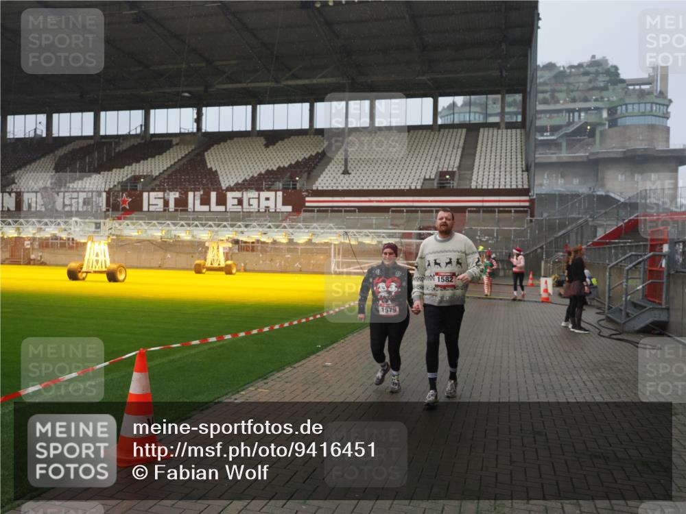 07.12.2025 - St. Pauli X-Mass-Run No. 15 Fabian Wolf http://msf.ph/oto/9416451 07.12.2025 11:09:39 Ziel 59, 66, 266, 330, 814, 971, 1084, 1157, 1463, 1477, 1579, 1582, 1641, 1851, 1870, 1945, 1974, 2042, 3151, 4190, 4191 meine-sportfotos.de