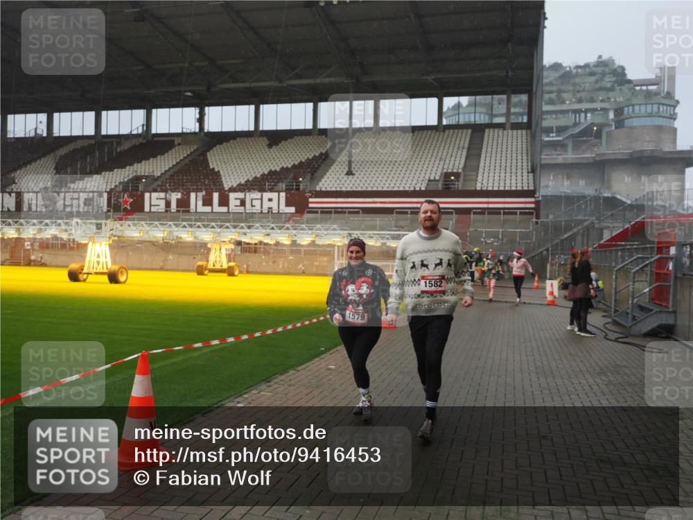 07.12.2025 - St. Pauli X-Mass-Run No. 15 Fabian Wolf http://msf.ph/oto/9416453 07.12.2025 11:09:39 Ziel 59, 66, 266, 330, 814, 971, 1084, 1157, 1463, 1477, 1579, 1582, 1641, 1851, 1870, 1945, 1974, 2042, 3151, 4190, 4191 meine-sportfotos.de