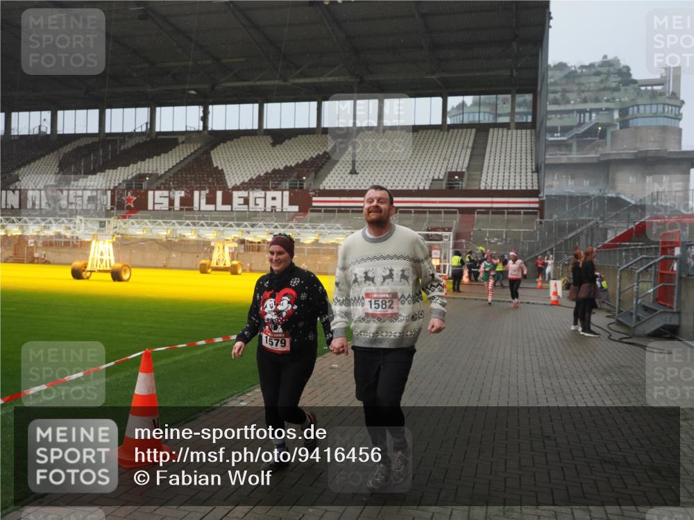 07.12.2025 - St. Pauli X-Mass-Run No. 15 Fabian Wolf http://msf.ph/oto/9416456 07.12.2025 11:09:40 Ziel 59, 66, 266, 330, 814, 971, 1084, 1157, 1463, 1579, 1582, 1851, 1870, 1945, 1974, 2042, 3151, 4190, 4191 meine-sportfotos.de