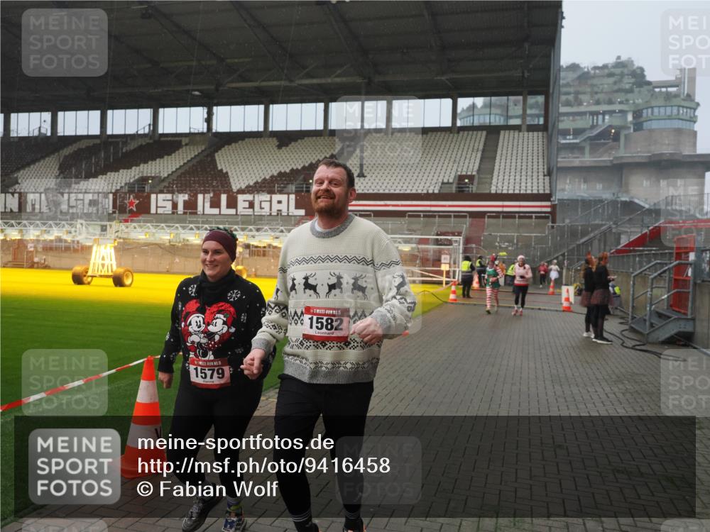 07.12.2025 - St. Pauli X-Mass-Run No. 15 Fabian Wolf http://msf.ph/oto/9416458 07.12.2025 11:09:40 Ziel 59, 66, 266, 330, 814, 971, 1084, 1157, 1463, 1579, 1582, 1851, 1870, 1945, 1974, 2042, 3151, 4190, 4191 meine-sportfotos.de