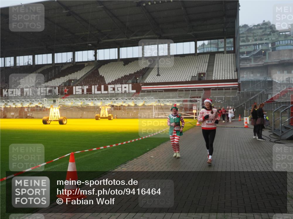 07.12.2025 - St. Pauli X-Mass-Run No. 15 Fabian Wolf http://msf.ph/oto/9416464 07.12.2025 11:09:45 Ziel 59, 66, 330, 696, 814, 863, 1157, 1579, 1582, 1870, 1945, 1974, 2042, 4190, 4191 meine-sportfotos.de