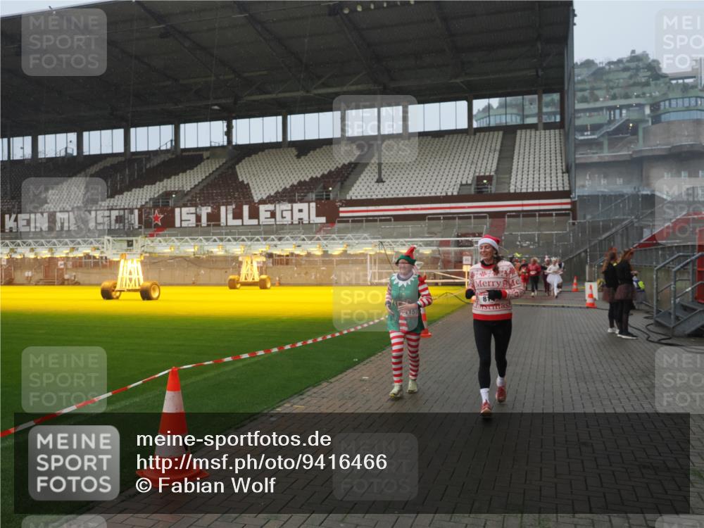 07.12.2025 - St. Pauli X-Mass-Run No. 15 Fabian Wolf http://msf.ph/oto/9416466 07.12.2025 11:09:45 Ziel 59, 66, 330, 696, 814, 863, 1157, 1579, 1582, 1870, 1945, 1974, 2042, 4190, 4191 meine-sportfotos.de