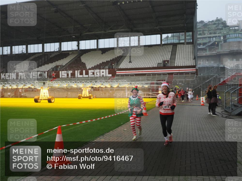 07.12.2025 - St. Pauli X-Mass-Run No. 15 Fabian Wolf http://msf.ph/oto/9416467 07.12.2025 11:09:45 Ziel 59, 66, 330, 696, 814, 863, 1157, 1579, 1582, 1870, 1945, 1974, 2042, 4190, 4191 meine-sportfotos.de