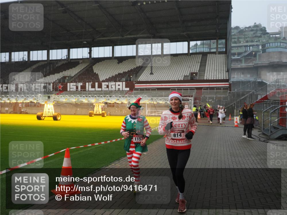07.12.2025 - St. Pauli X-Mass-Run No. 15 Fabian Wolf http://msf.ph/oto/9416471 07.12.2025 11:09:46 Ziel 59, 66, 330, 696, 737, 814, 863, 1157, 1163, 1579, 1582, 4190, 4191 meine-sportfotos.de