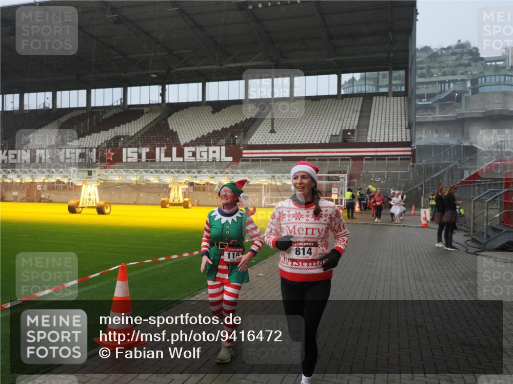 07.12.2025 - St. Pauli X-Mass-Run No. 15 Fabian Wolf http://msf.ph/oto/9416472 07.12.2025 11:09:46 Ziel 59, 66, 330, 696, 737, 814, 863, 1157, 1163, 1579, 1582, 4190, 4191 meine-sportfotos.de