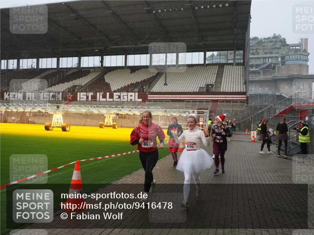 07.12.2025 - St. Pauli X-Mass-Run No. 15 Fabian Wolf http://msf.ph/oto/9416478 07.12.2025 11:09:53 Ziel 696, 720, 737, 755, 814, 863, 1157, 1163 meine-sportfotos.de