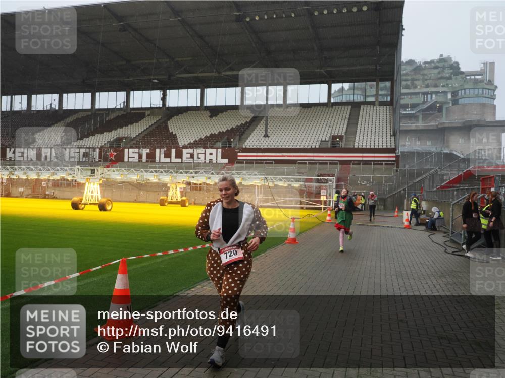 07.12.2025 - St. Pauli X-Mass-Run No. 15 Fabian Wolf http://msf.ph/oto/9416491 07.12.2025 11:09:55 Ziel 696, 720, 737, 753, 755, 814, 863, 1157, 1163 meine-sportfotos.de