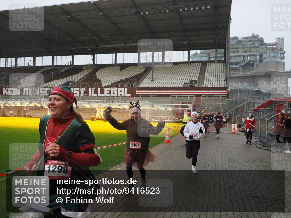 07.12.2025 - St. Pauli X-Mass-Run No. 15 Fabian Wolf http://msf.ph/oto/9416523 07.12.2025 11:10:22 Ziel 42, 53, 980, 1298, 1299, 1398, 1694, 1697, 1739, 1740, 2371 meine-sportfotos.de