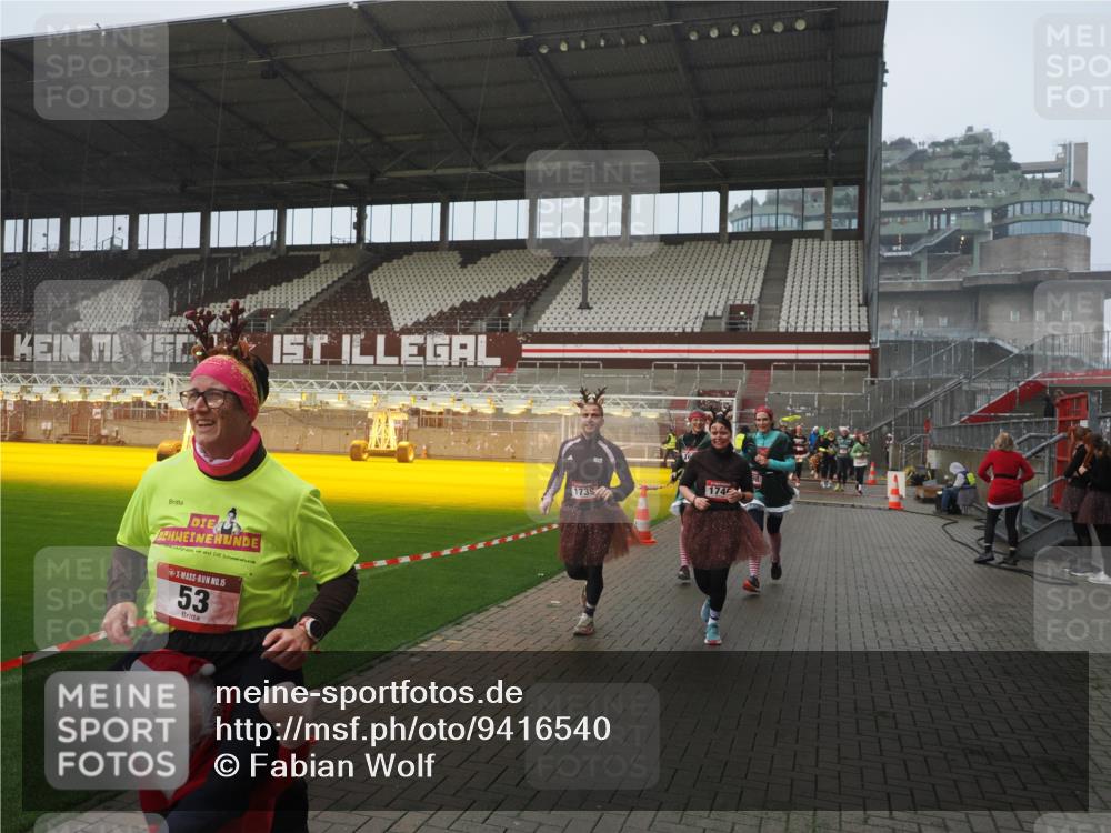 07.12.2025 - St. Pauli X-Mass-Run No. 15 Fabian Wolf http://msf.ph/oto/9416540 07.12.2025 11:10:26 Ziel 30, 31, 42, 49, 53, 134, 980, 1298, 1299, 1398, 1692, 1694, 1697, 1739, 1740, 2371 meine-sportfotos.de