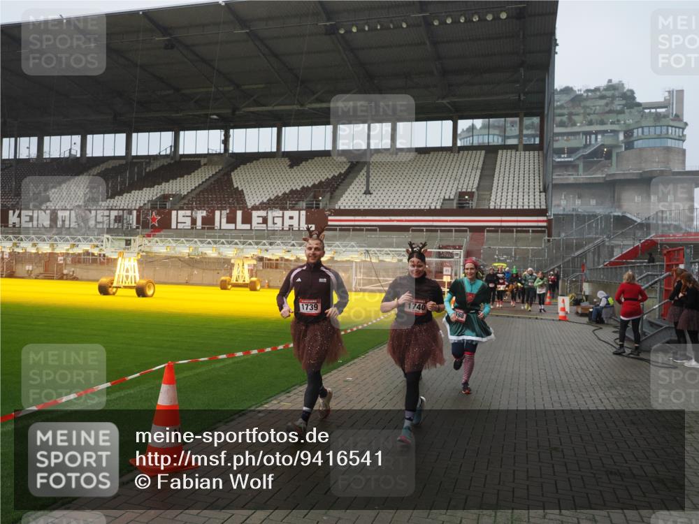 07.12.2025 - St. Pauli X-Mass-Run No. 15 Fabian Wolf http://msf.ph/oto/9416541 07.12.2025 11:10:27 Ziel 30, 31, 42, 49, 53, 134, 980, 1298, 1299, 1398, 1692, 1694, 1697, 1739, 1740, 2371 meine-sportfotos.de