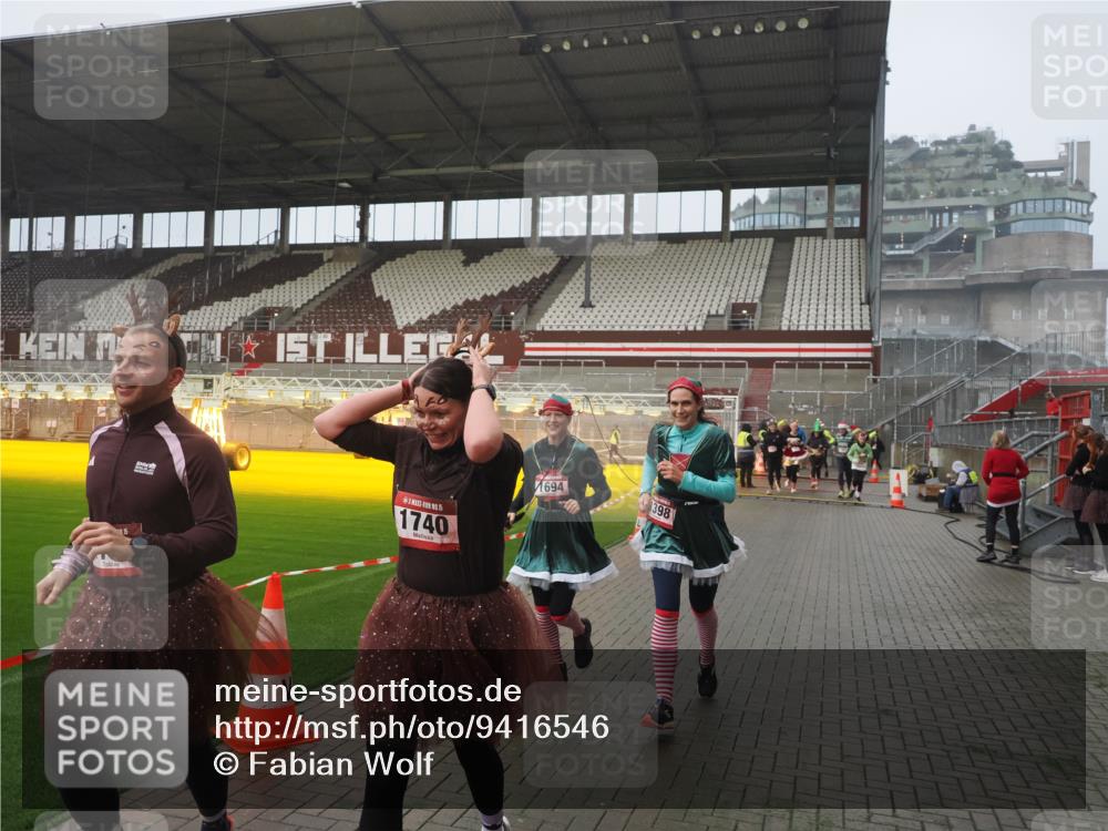 07.12.2025 - St. Pauli X-Mass-Run No. 15 Fabian Wolf http://msf.ph/oto/9416546 07.12.2025 11:10:28 Ziel 30, 31, 42, 49, 53, 134, 980, 1298, 1299, 1398, 1692, 1694, 1697, 1739, 1740, 2371 meine-sportfotos.de