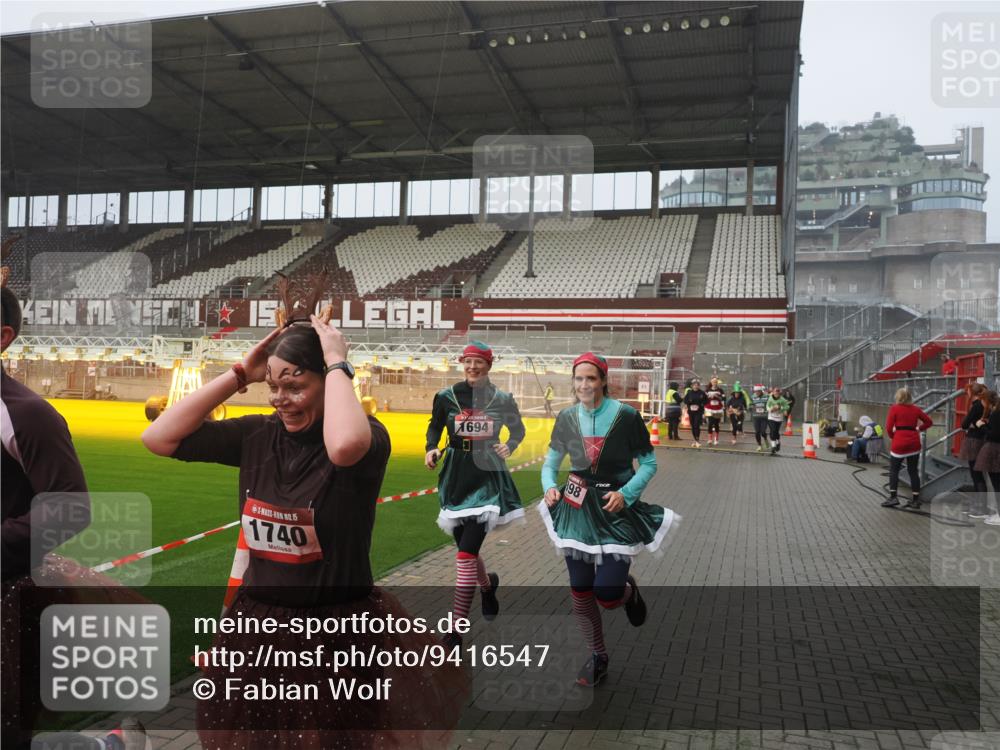 07.12.2025 - St. Pauli X-Mass-Run No. 15 Fabian Wolf http://msf.ph/oto/9416547 07.12.2025 11:10:28 Ziel 30, 31, 42, 49, 53, 134, 980, 1298, 1299, 1398, 1692, 1694, 1697, 1739, 1740, 2371 meine-sportfotos.de