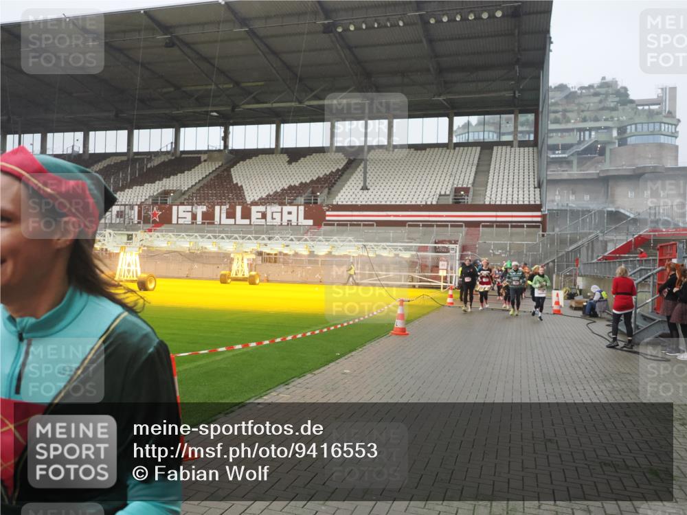 07.12.2025 - St. Pauli X-Mass-Run No. 15 Fabian Wolf http://msf.ph/oto/9416553 07.12.2025 11:10:29 Ziel 30, 31, 42, 49, 53, 122, 134, 980, 1298, 1299, 1398, 1692, 1694, 1697, 1739, 1740, 2371, 3124, 3136 meine-sportfotos.de