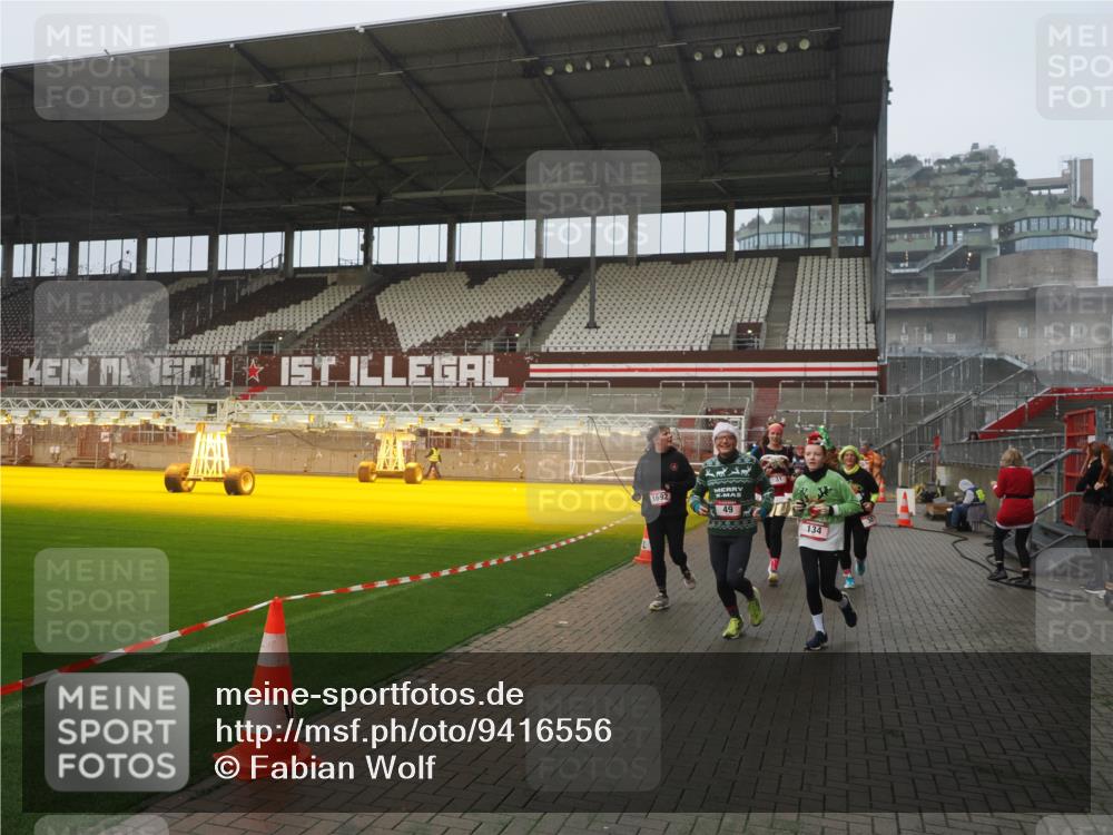 07.12.2025 - St. Pauli X-Mass-Run No. 15 Fabian Wolf http://msf.ph/oto/9416556 07.12.2025 11:10:33 Ziel 29, 30, 31, 42, 49, 53, 122, 134, 745, 980, 1064, 1066, 1298, 1380, 1398, 1692, 1694, 1697, 1739, 1740, 2371, 3124, 3136 meine-sportfotos.de