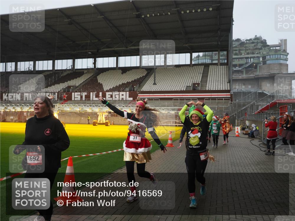07.12.2025 - St. Pauli X-Mass-Run No. 15 Fabian Wolf http://msf.ph/oto/9416569 07.12.2025 11:10:36 Ziel 29, 30, 31, 49, 53, 122, 134, 745, 1064, 1066, 1298, 1380, 1398, 1626, 1692, 1694, 1697, 1739, 1740, 3124, 3136 meine-sportfotos.de