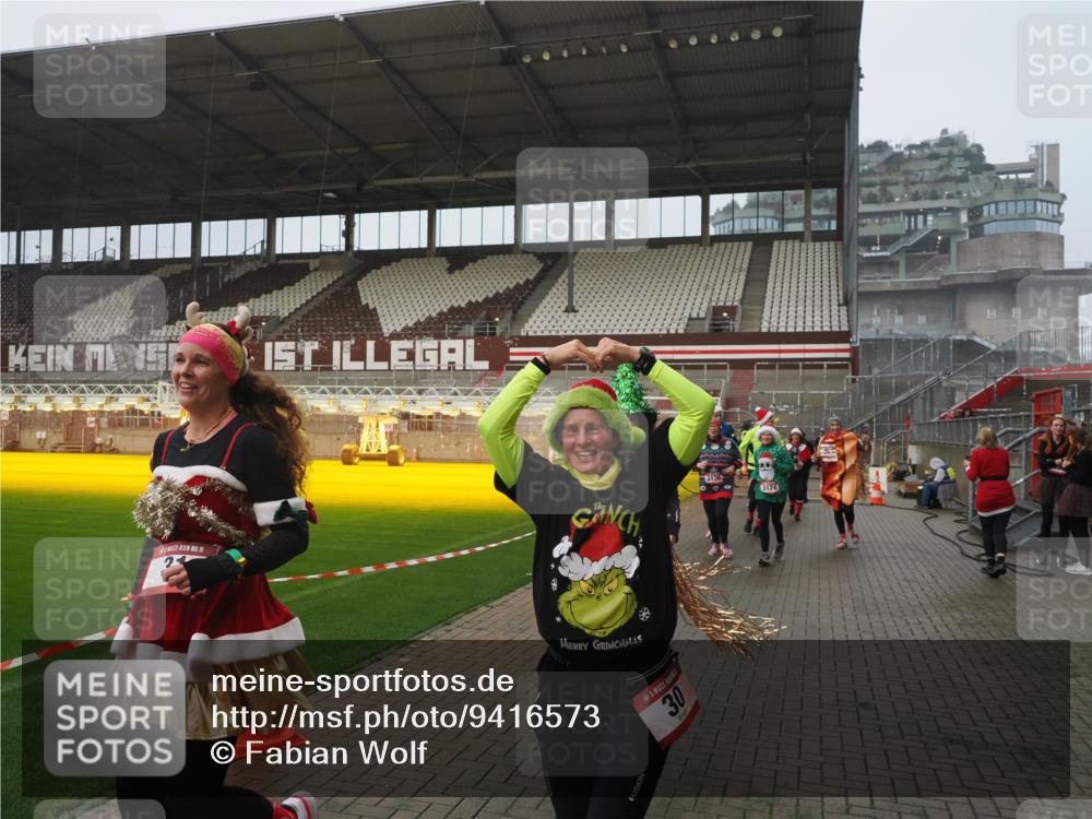 07.12.2025 - St. Pauli X-Mass-Run No. 15 Fabian Wolf http://msf.ph/oto/9416573 07.12.2025 11:10:36 Ziel 29, 30, 31, 49, 53, 122, 134, 745, 1064, 1066, 1298, 1380, 1398, 1626, 1692, 1694, 1697, 1739, 1740, 3124, 3136 meine-sportfotos.de